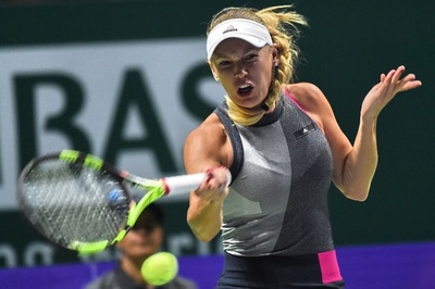 ウォズニアッキ、攻撃的テニスでハレプ粉砕 WTAツアー選手権