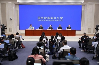 中国が157の国と地域で主要な貿易相手国の上位3位に