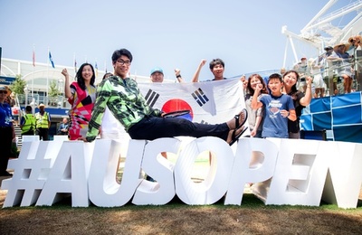 チョンが全豪OP会場でフォトセッション、ビデオゲームも楽しむ