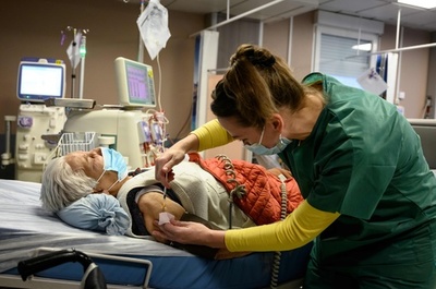 米ファイザー、コロナワクチン出荷遅延へ 接種計画に打撃