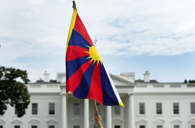 チベット人歌手「政治的コンサート」で4年の実刑判決、中国