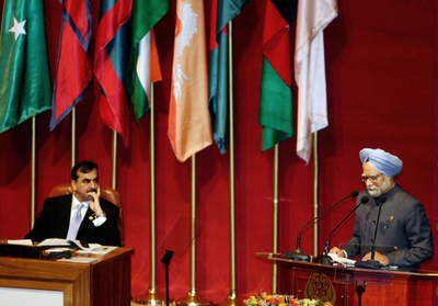 南アジア地域協力連合首脳会議開幕、印パ関係悪化が影