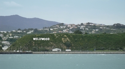 ハリウッド模した「ウェリウッド」大看板が物議、本家は訴訟の構え NZ