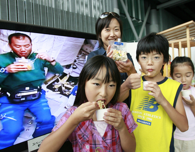 シャトルの耐熱タイルや宇宙食はいかが？NASAが特価で販売