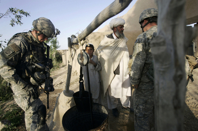 「イラン兵器、タリバンの手に」、米国防長官が示唆