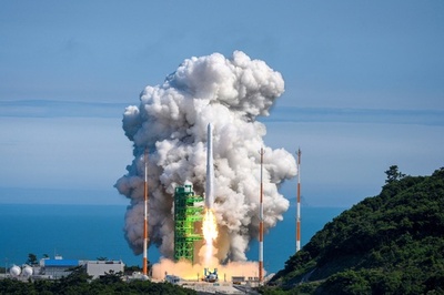 韓国、国産ロケット打ち上げ 衛星の軌道投入に成功