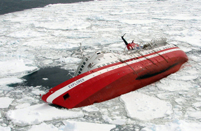 南極海の沈没客船、燃料流出への懸念が高まる