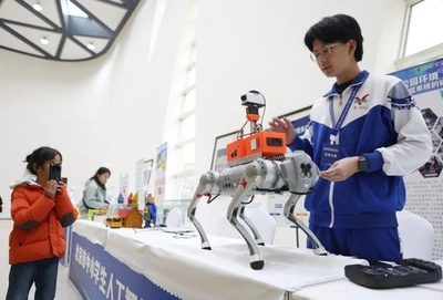 北京の小中学校でAIの一般科目が開設