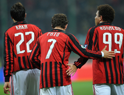 ミラン 5得点を挙げナポリを降しホームでシーズン初勝利