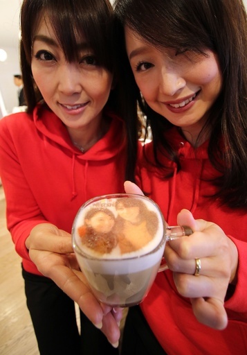 写真がそのままラテアートに ネスレ日本の「フォトラテ」