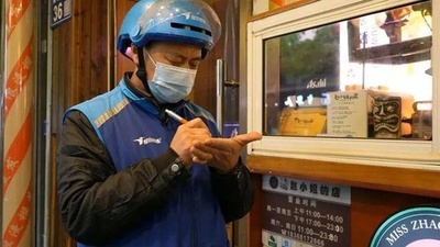 「時間と競う人」 出前配送員が詩人！ 中国で話題の人物に