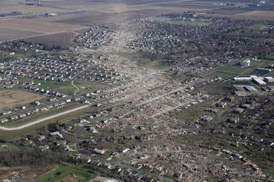 米中西部の竜巻、死者8人に