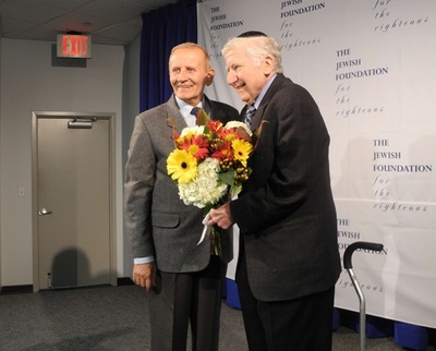 ホロコースト生存者、恩人と約70年ぶりに再会