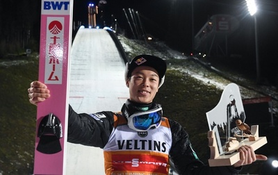 小林陵侑が今季W杯初勝利、ジャンプ週間連覇へ弾み