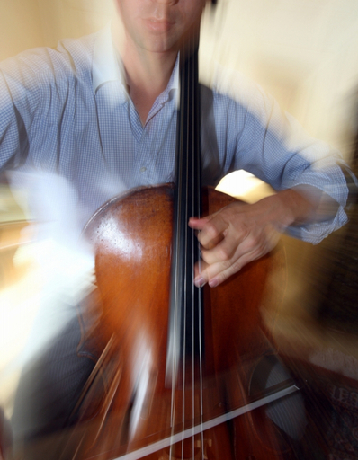 「チェロ睾丸」という病気はウソ、医師が悪ふざけだったと告白 英国