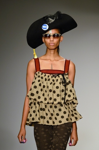 スコットランド独立に『イエス』、「ヴィヴィアン・ウエストウッド  レッドレーベル」15年春夏