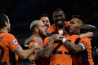 インテル、王者ナポリに敵地で快勝 首位をキープ