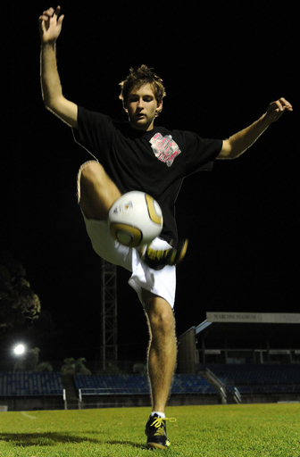 足技「アラウンド・ザ・ワールド」で世界記録、豪プロフリースタイル選手