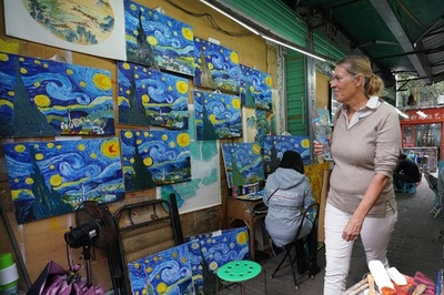 複製を描き続けられるか？ 深セン・大芬の「油絵村」、迫られる選択