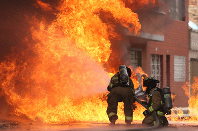 コロンビア首都近郊で爆発火災 原因不明