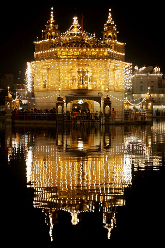 シーク教総本山で第10代グルの生誕343周年祭