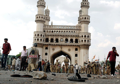 金曜礼拝中のモスクで爆弾テロ、5人死亡、24人負傷 - インド