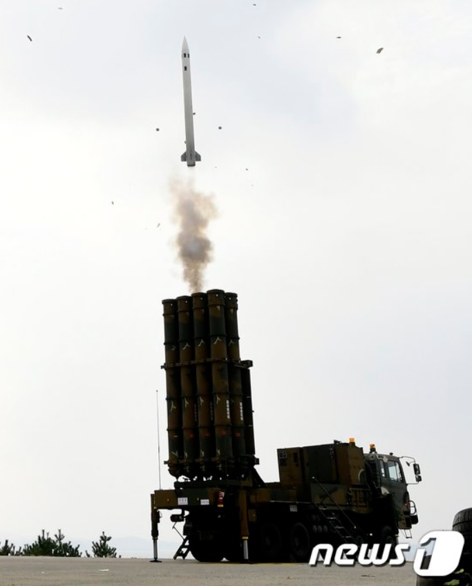 地対空ミサイル「天弓（チョングン）」（空軍提供）(c)news1