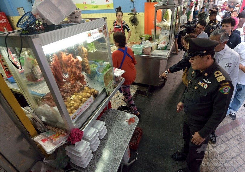 バンコク名物屋台が消滅？軍政の「イメージアップ作戦」に賛否