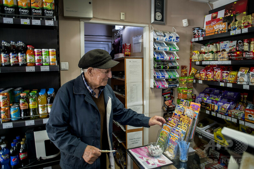 スクラッチくじ依存症の増加に危機感、法改正へ ブルガリア