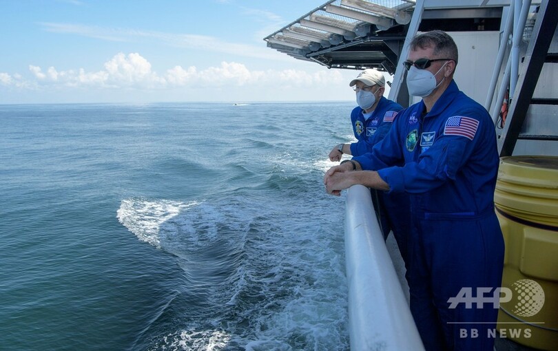 米有人宇宙船クルードラゴン、無事着水 地球に帰還