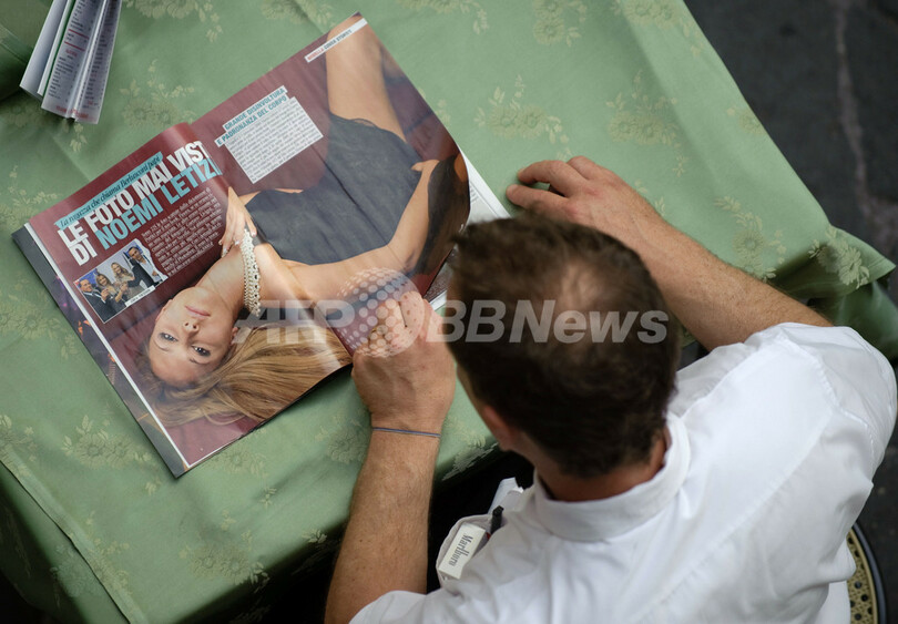 イタリア首相の離婚問題を引き起こした渦中のアノ人、雑誌に登場