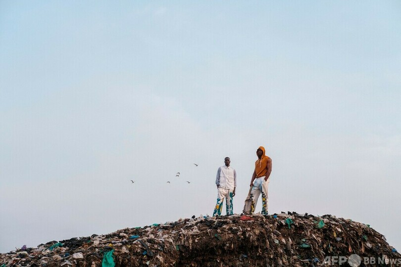 【今日の1枚】ごみ山がランウエー、廃棄物をファッションに ウガンダ