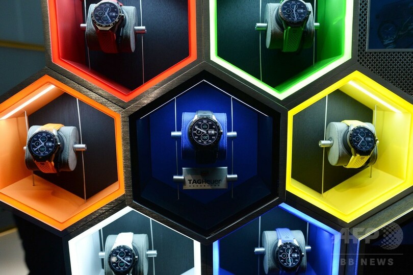タグ・ホイヤー、スマートウオッチ「コネクテッド」発表