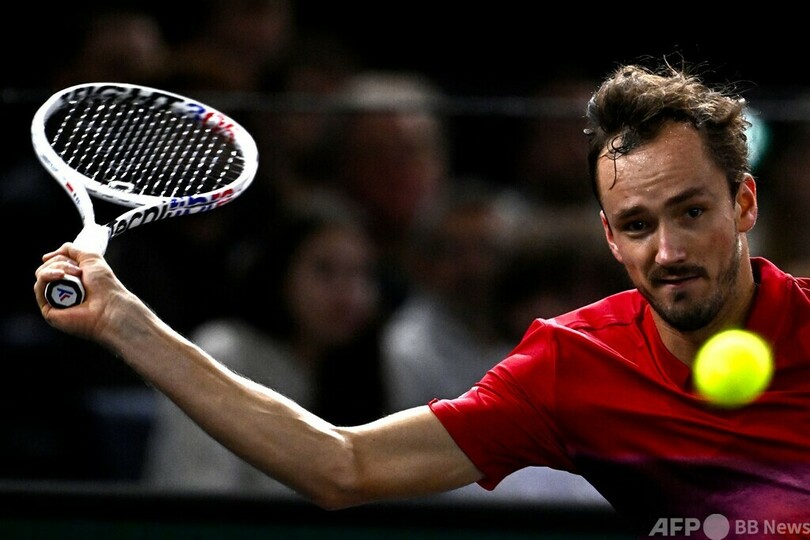 メドベがパリ・マスターズ初戦敗退 今季好調ポピリンに初黒星