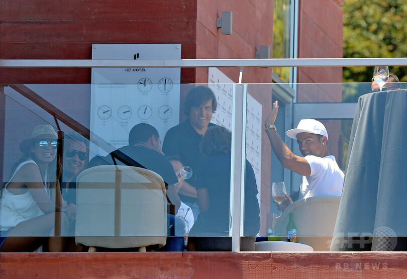 ロナウドがホテル「CR7」を正式オープン、自身の名前も地元の空港名に