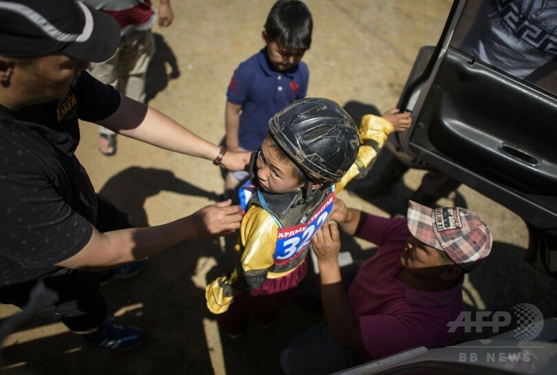 天候に人生を翻弄される少年ジョッキー、モンゴル