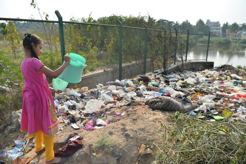 汚染された湖が炎上 インドIT都市、環境対策に批判