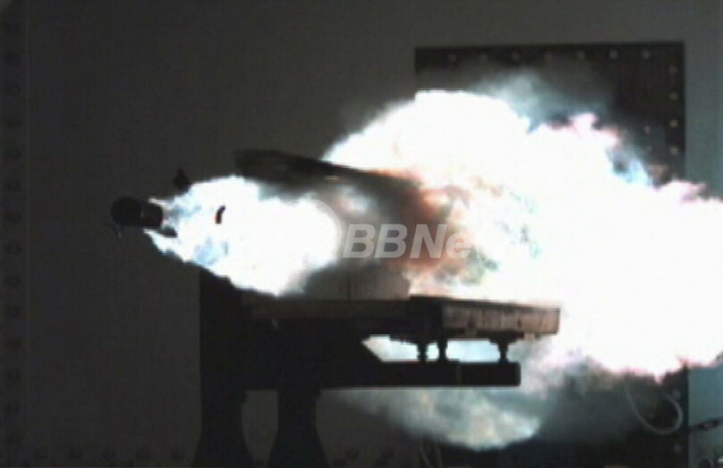 レールガンの発射試験を実施、米海軍研究施設
