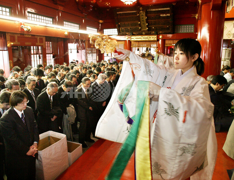 仕事始めに商売繁盛祈願 神田明神に10万人 東京 写真2枚 国際ニュース Afpbb News