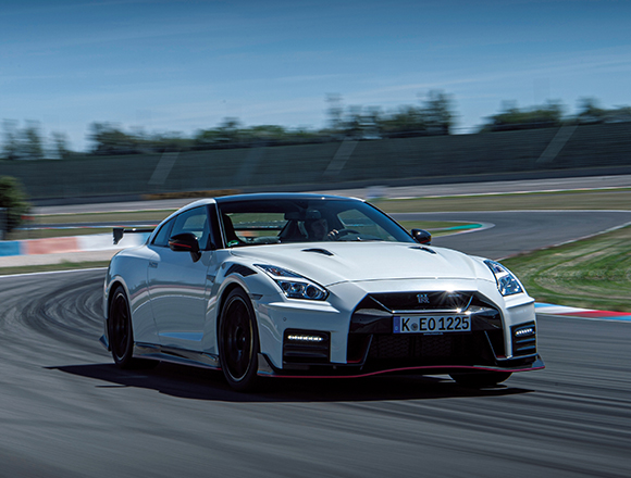 日産GT-Rニスモの2020年モデルにドイツのアウトバーンとサーキットで乗る。 日産GT-Rニスモの2020年モデルにドイツのアウトバーンとサーキットで乗る。