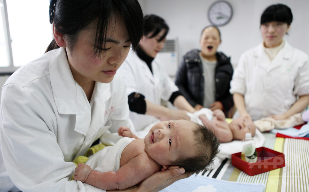 中国の出生者数、2016年は前年比7.9%増の1786万人 中国の出生者数、2016年は前年比7.9%増の1786万人