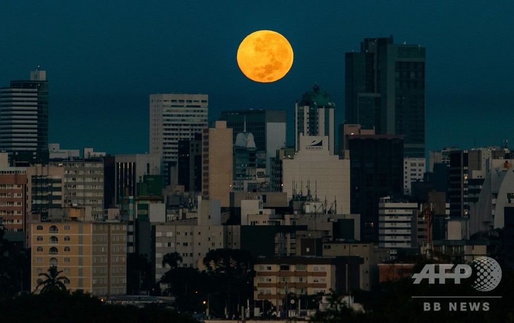 写真特集 世界各地の夜空を照らす満月 Afp収蔵写真から厳選 写真59枚 国際ニュース Afpbb News