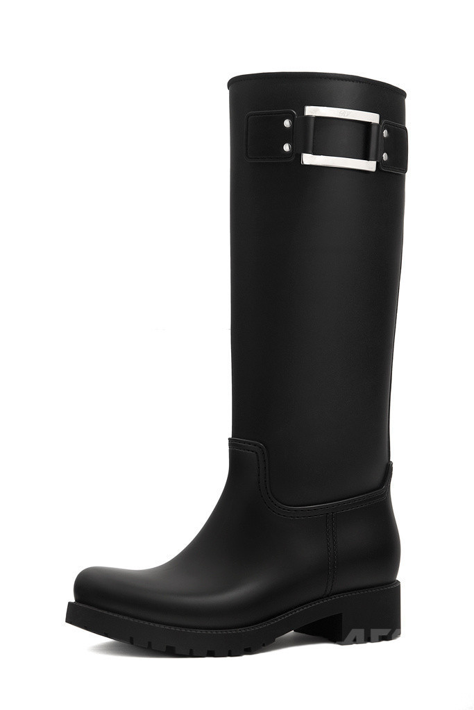 「ロジェ ヴィヴィエ」新作レインブーツ登場