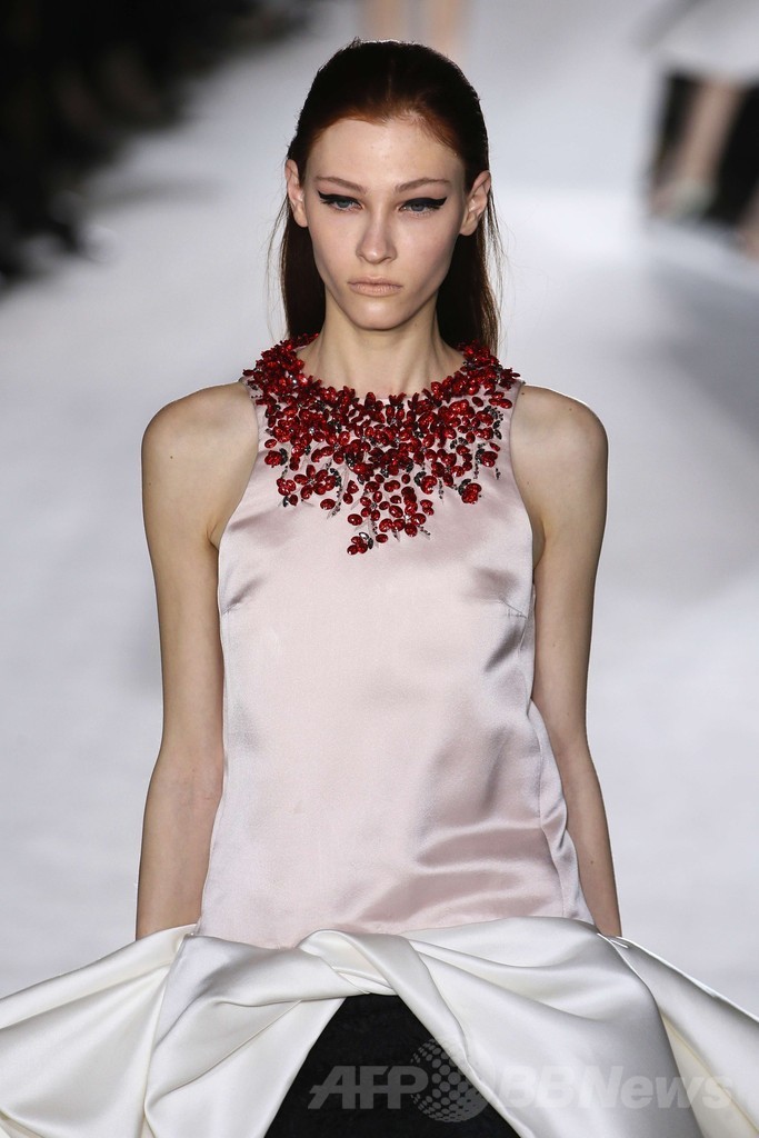 ＜14年春夏パリ・オートクチュール＞ジャンバティスタ・ヴァリ