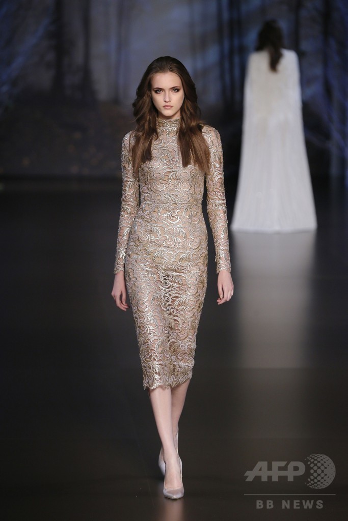 森に逃げ込んだロシア皇后をイメージ、「ラルフ＆ルッソ」15/16年秋冬オートクチュール