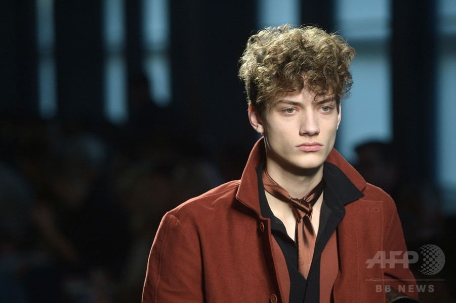 コーデュロイ素材で快適さを追求、「ボッテガ・ヴェネタ」15/16年秋冬メンズ