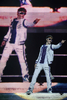 カナダ人アイドル、ジャスティン・ビーバー（Justin Bieber、17）が19日、ベネズエラの首都カラカス（Caracas）で初のコンサートを行い、南米ツアーを締めくくった。写真は、パフォーマンスを披露するビーバー（2011年10月19日撮影）。(c)AFP/Leo RAMIREZ