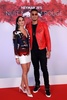 フランス・パリで行われたネイマールの誕生日パーティーで妻と一緒にポーズをとるパリ・サンジェルマンのアルフォンス・アレオラ（右、2019年2月4日撮影）。(c)Thomas SAMSON / AFP