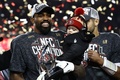 19NFL、NFC決勝、サンフランシスコ・フォーティナイナーズ対グリーンベイ・パッカーズ。優勝を喜ぶサンフランシスコ・フォーティナイナーズのラヒーム・モスタート（2020年1月19日撮影）。(c)Ezra Shaw/Getty Images/AFP