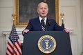 米ホワイトハウスで演説するジョー・バイデン大統領（2024年2月6日撮影）。(c)Mandel NGAN / AFP